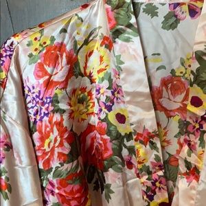 Sayin floral robe. Brand new.